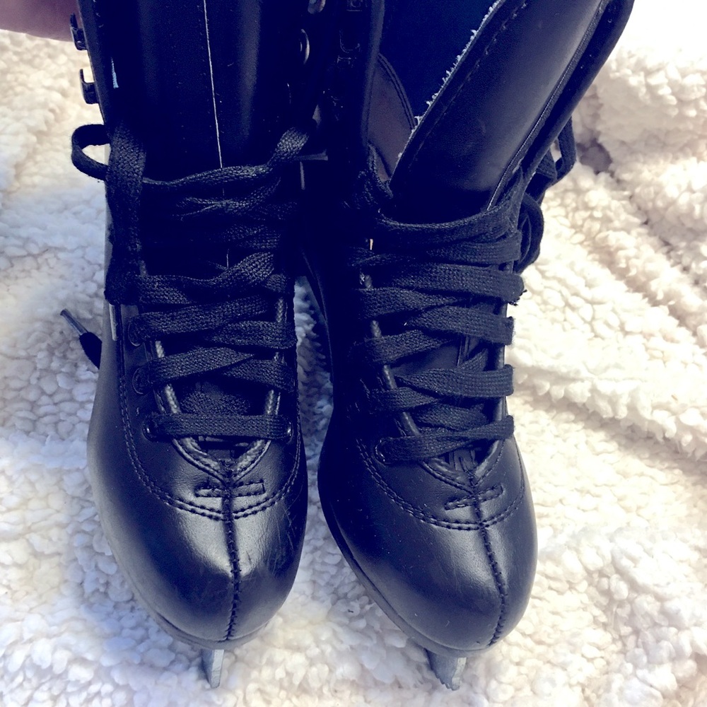 Vintage Ice Skates. Kids. Sz 2 Made in Taiwan.